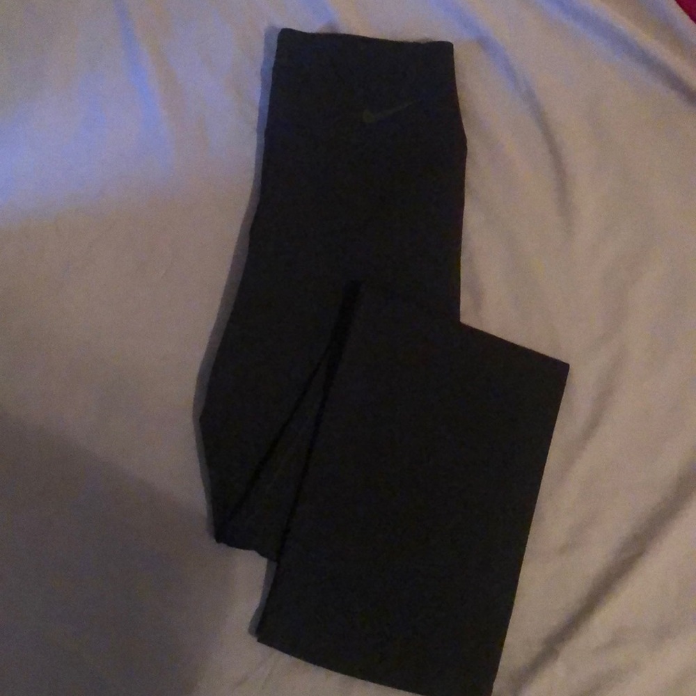 Black Nike yoga pants